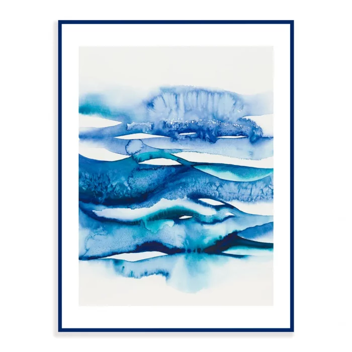 Tisk abstraktního akvarelu s písní moře, v modrém rámečku.