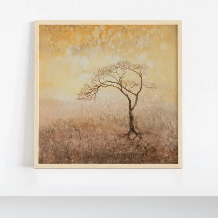 Akvarelový obrázek stromu bez listí v dřevěném rámečku.